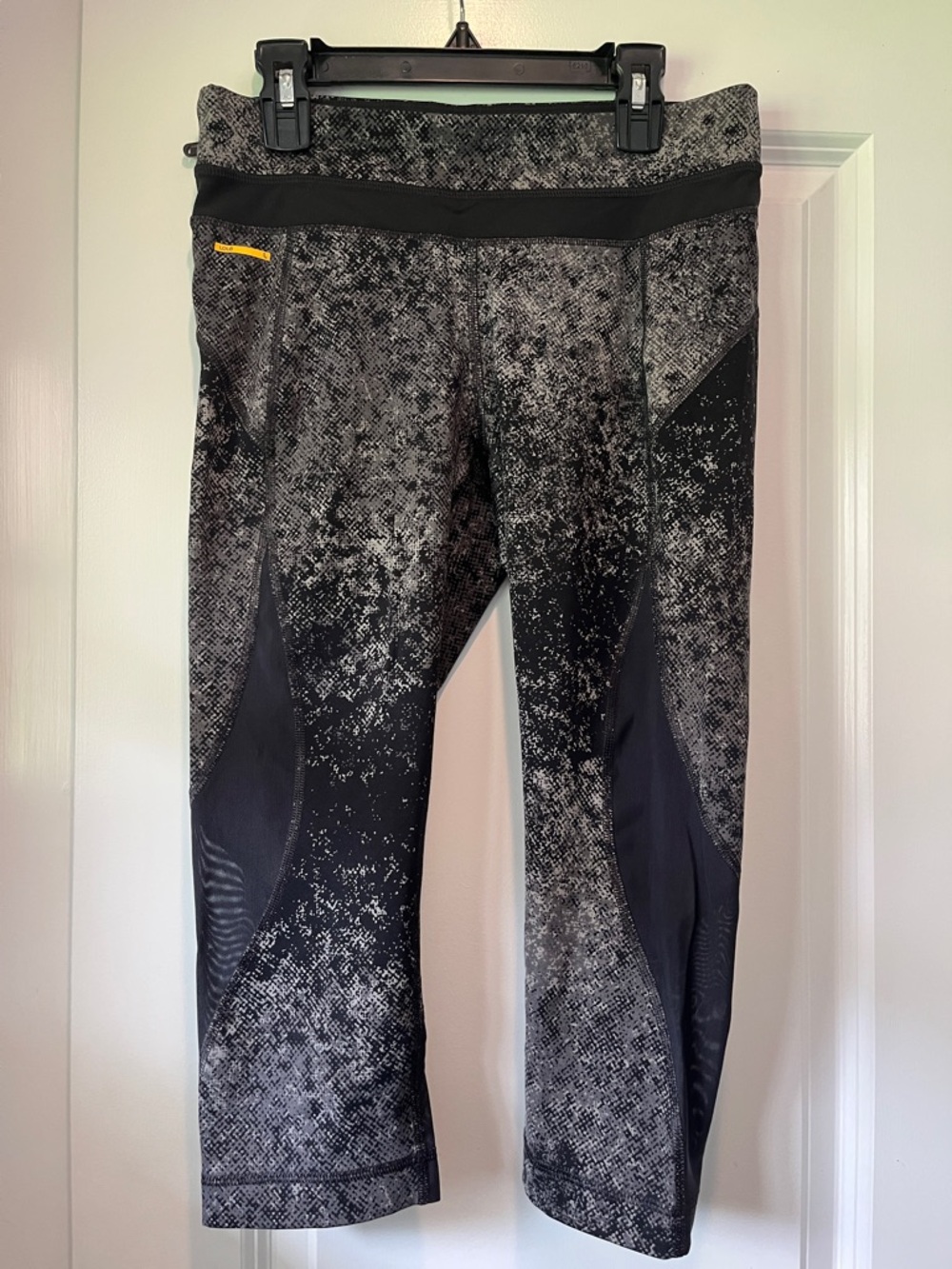 Lolë Performance Women’s  Cropped Athletic Pants - Black/Gray